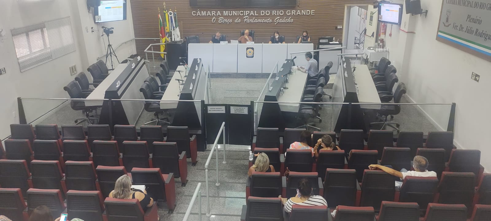 Audiência Pública para apresentação dos relatórios da Secretaria de Município da Saúde é realizada na Câmara Municipal 