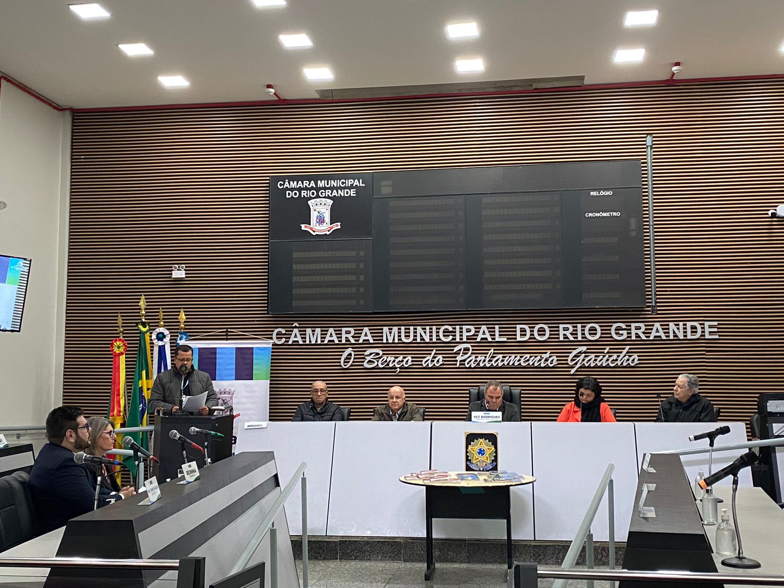 Câmara Municipal realiza Sessão Especial para o lançamento dos livros “A Luz de Marina” e Confronto no 1° de maio de 1950 em Rio Grande: o Massacre da Linha do Parque e a Disputa pela Memória”