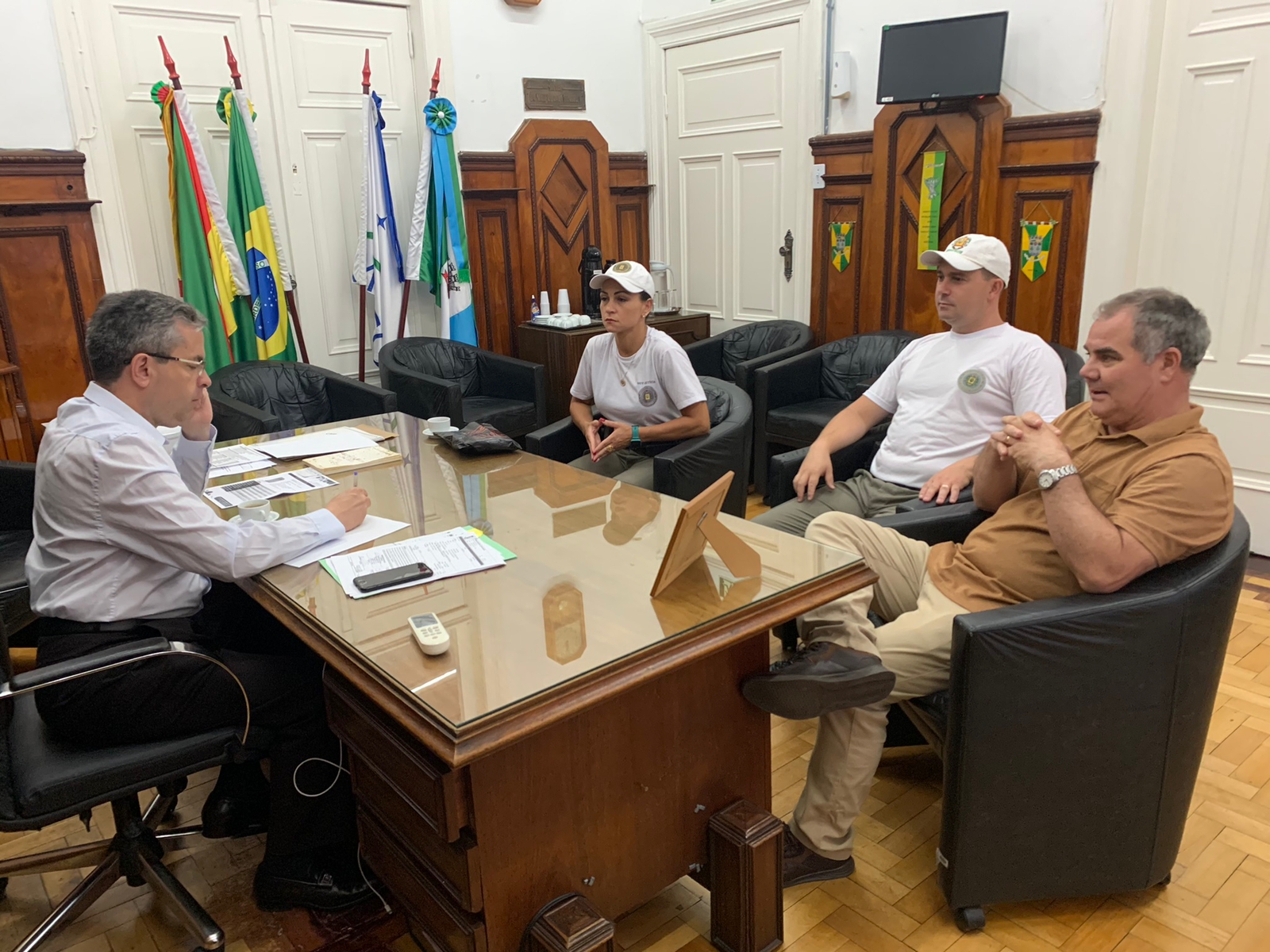 Casa Legislativa recebe a visita de Policiais da Brigada Militar para tratar sobre o PROERD