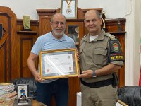 Presidente do Legislativo recebe homenagem da Polícia Militar