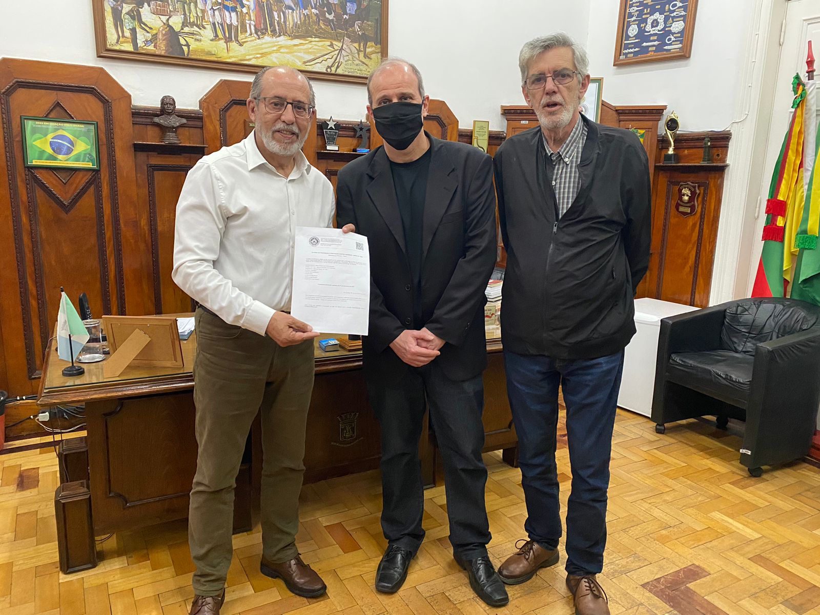 Representantes da Biblioteca Riograndense visitam a Casa Legislativa em agradecimento pela doação de valores destinados ao PPCI da Instituição