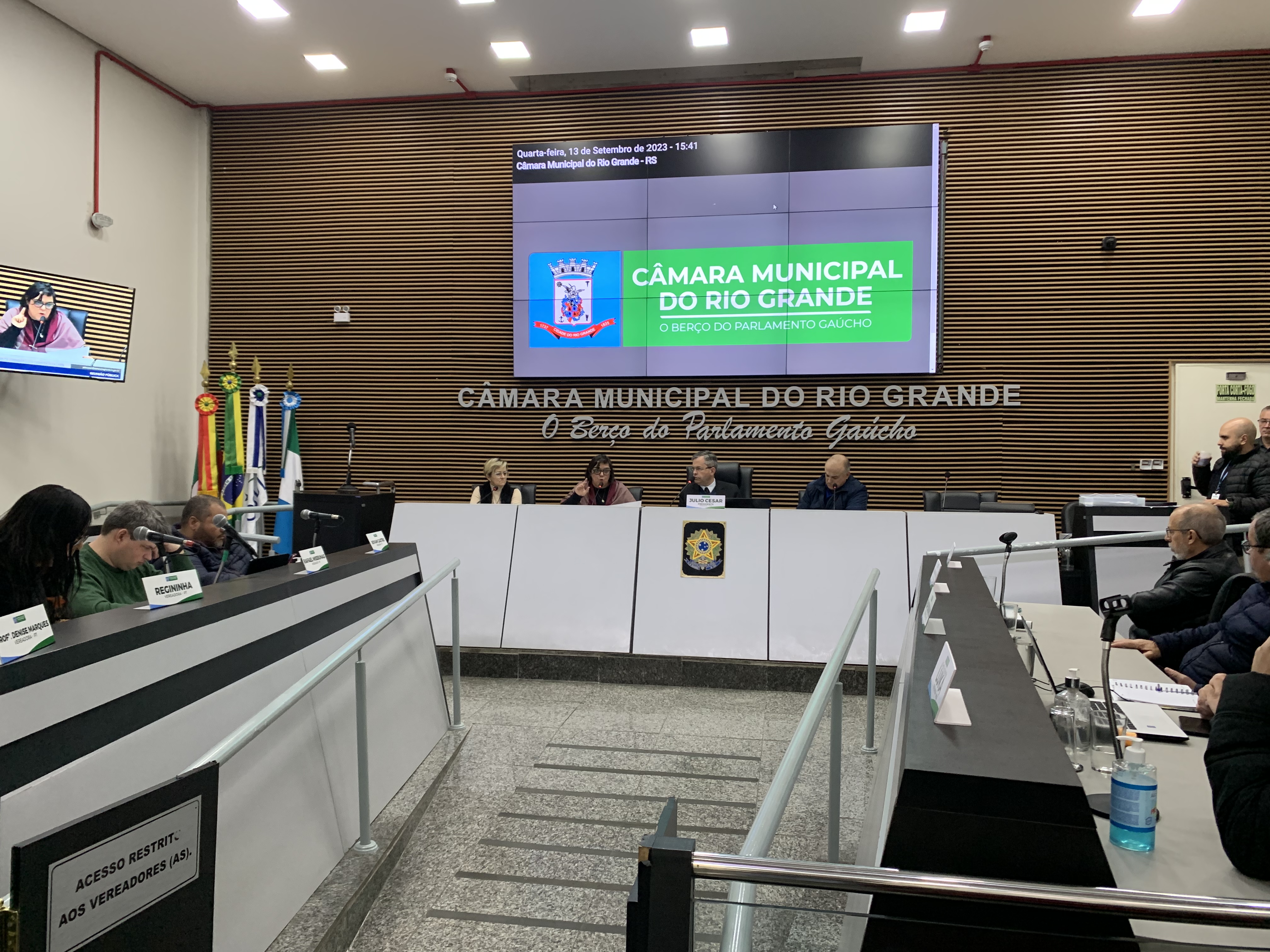 Reunião Pública sobre a Alimentação Escolar no Município é realizada na Câmara Municipal