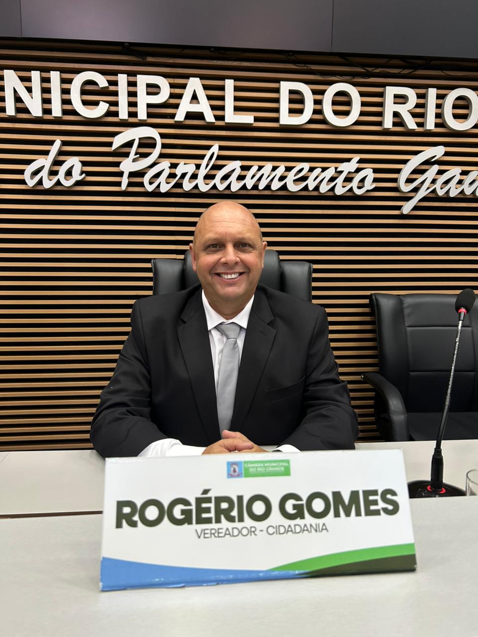 Rogério Gomes é empossado Presidente da Câmara Municipal