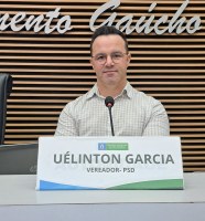 Uélinton Garcia de Freitas assume cadeira no Legislativo.